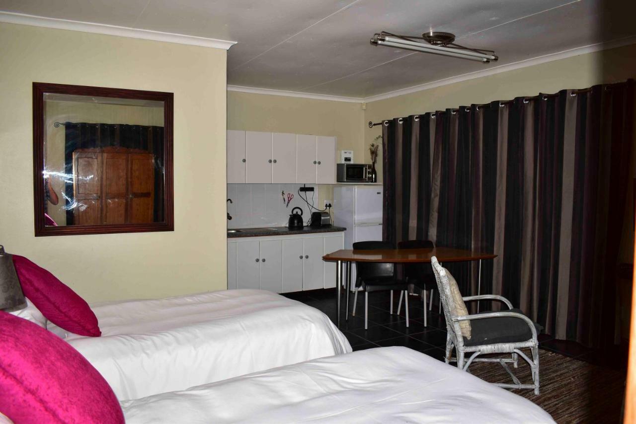 13 Hobson Hotel Secunda Kültér fotó