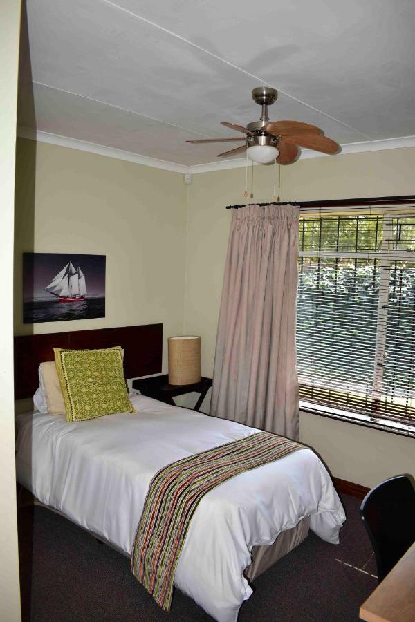 13 Hobson Hotel Secunda Kültér fotó